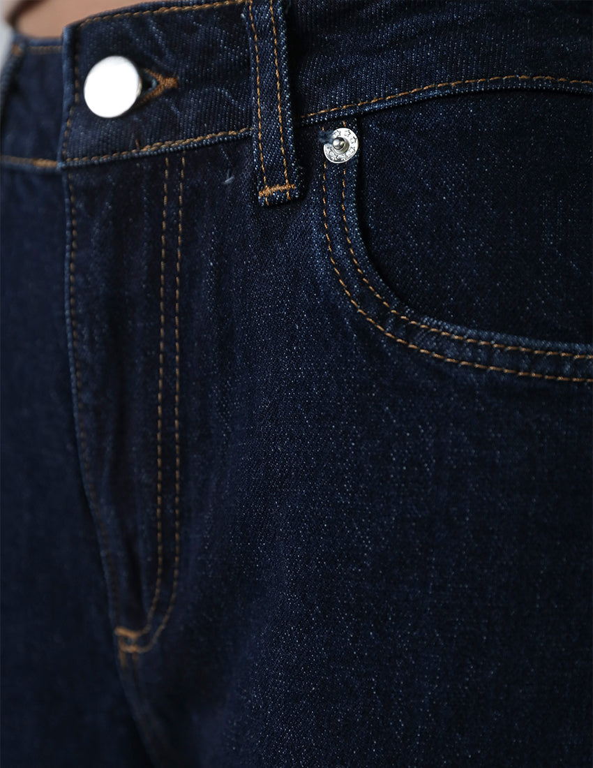 بنطال جينز مستقيم الساق وخصر مرتفع