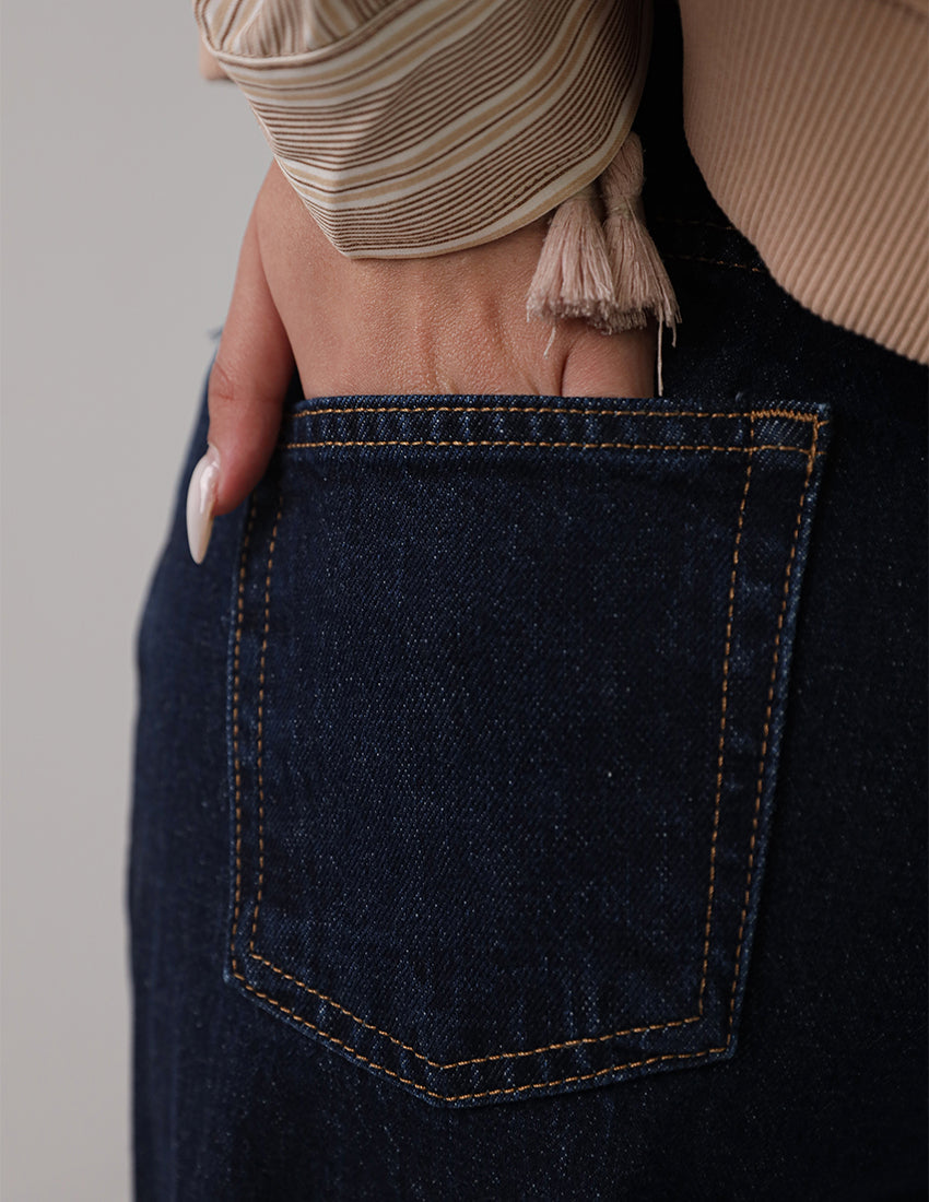 بنطال جينز مستقيم الساق وخصر مرتفع