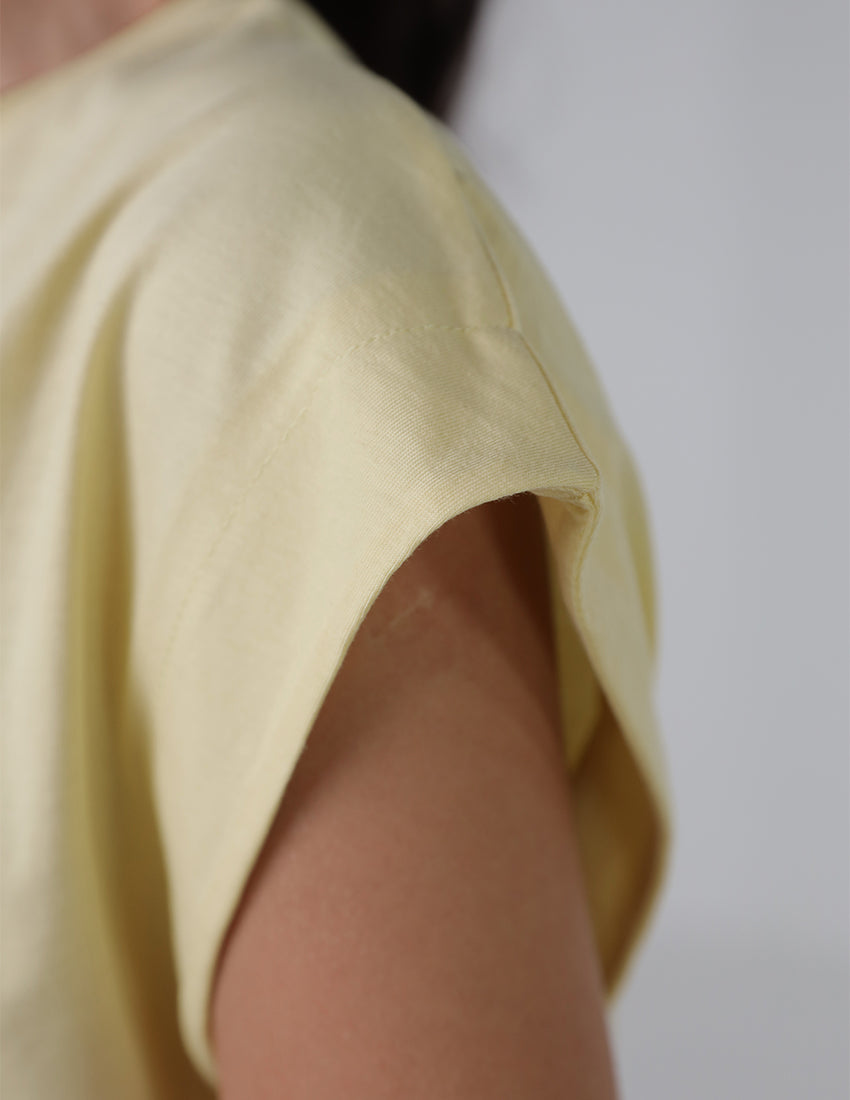 تي شيرت فضفاض بأكمام قصيرة