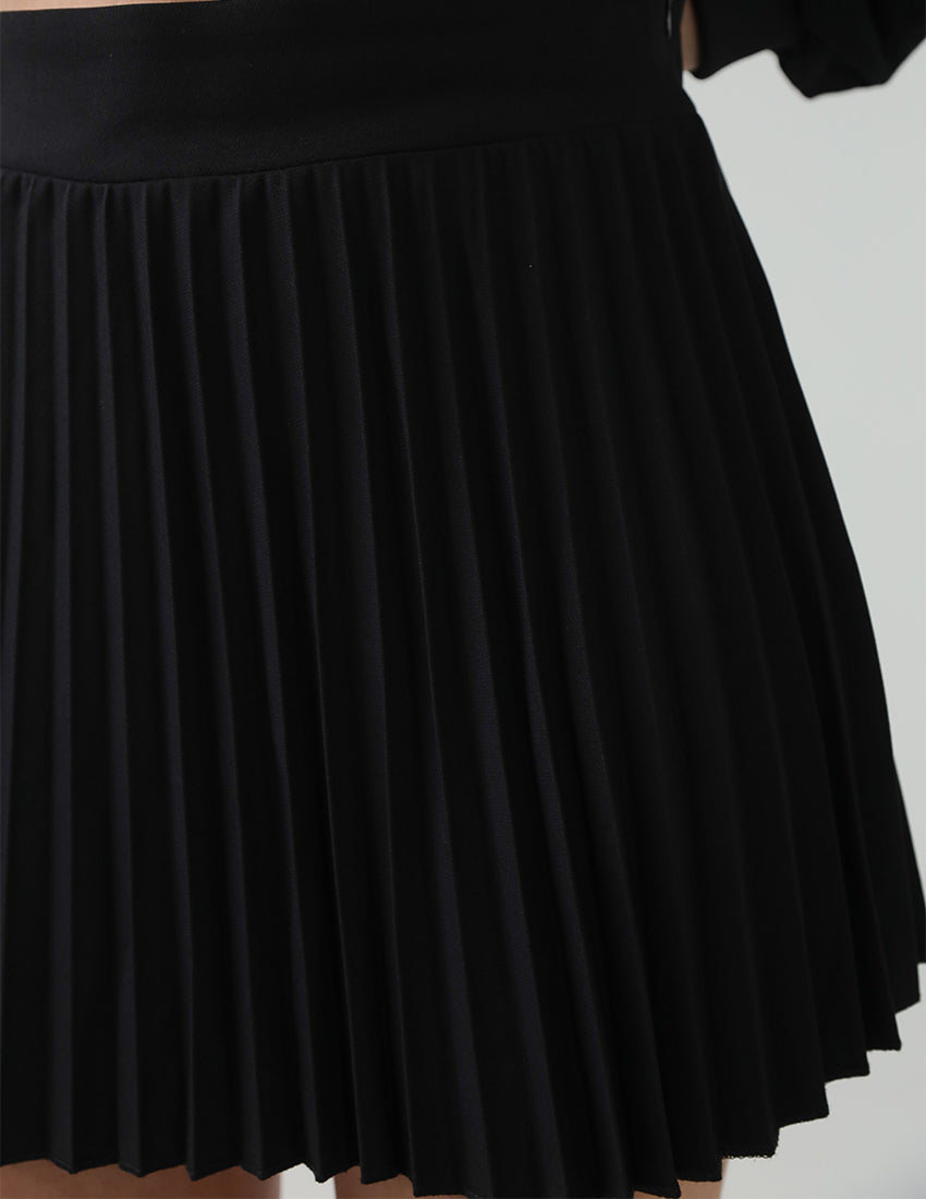 تنورة قصيرة مطوية - سوداء