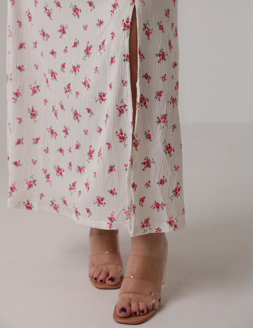 فستان ماكسي بطبعة ورود وردية