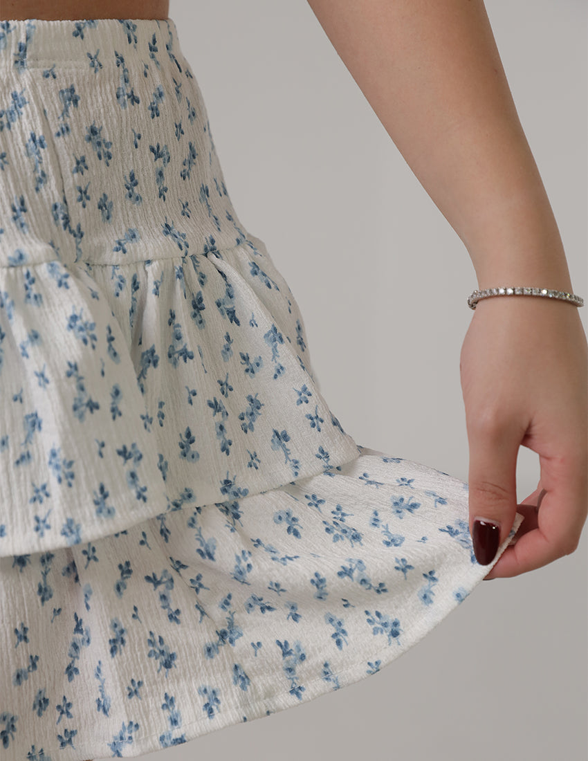 تنورة قصيرة مطبوعة بنقشة زهور زرقاء - أبيض وأزرق