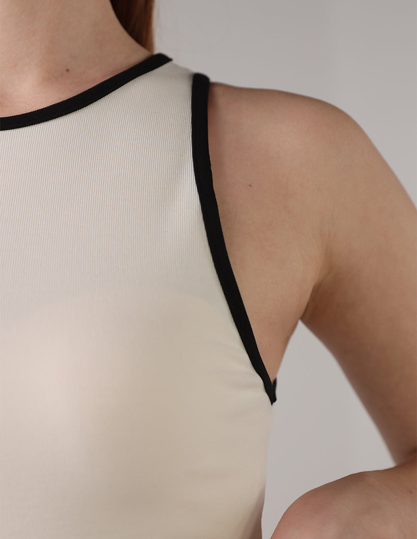 سترة مضلعة ملائمة مع حواف متباينة