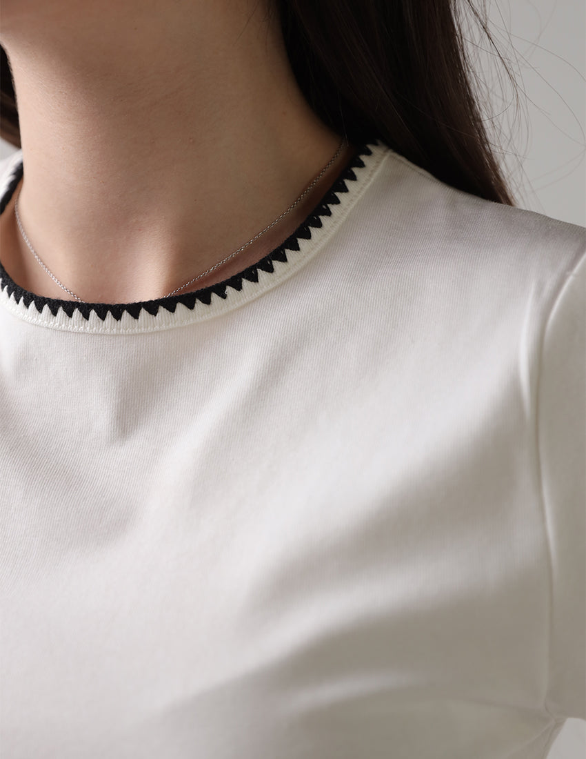 تي شيرت مضلع مع حواف متباينة