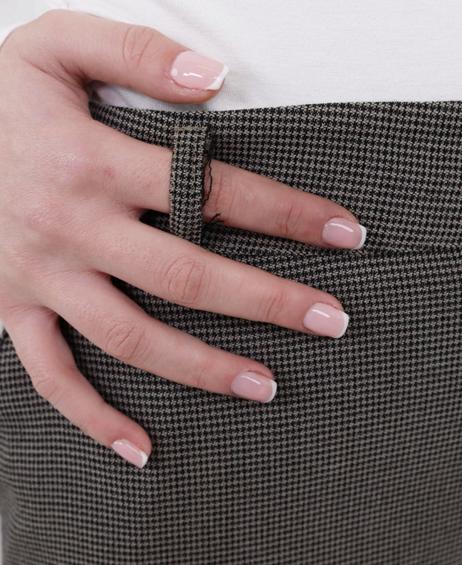 Black-gray checkered straight trousers