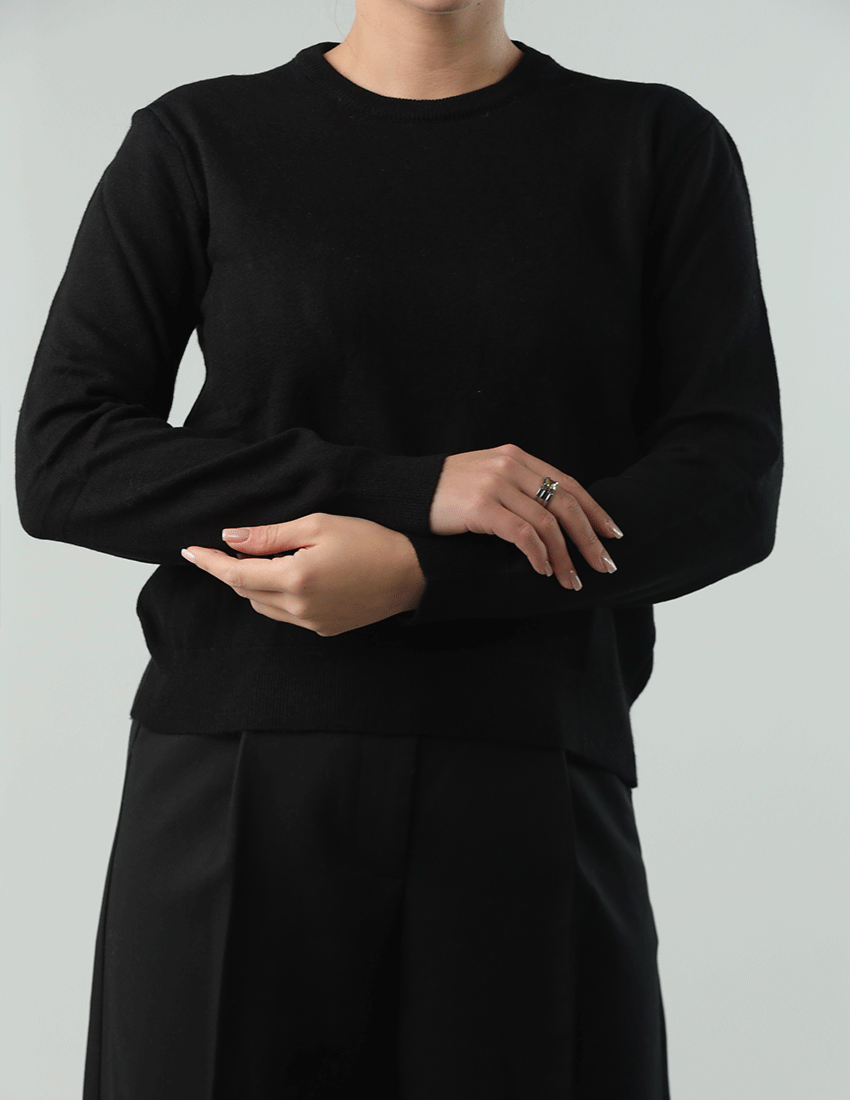 سترة تريكو بفتحة رقبة دائرية