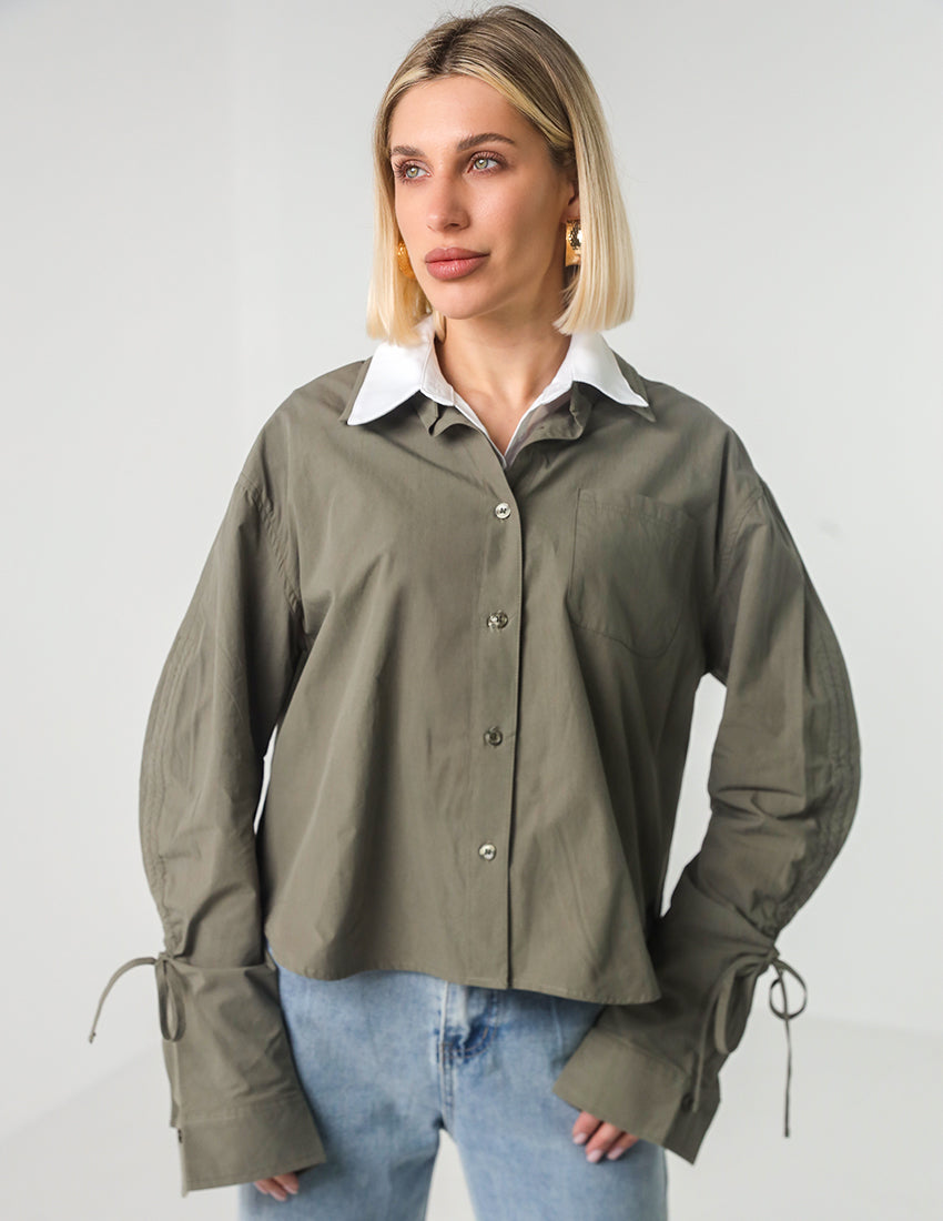 قميص قصير بأزرار وأصفاد مربوطة