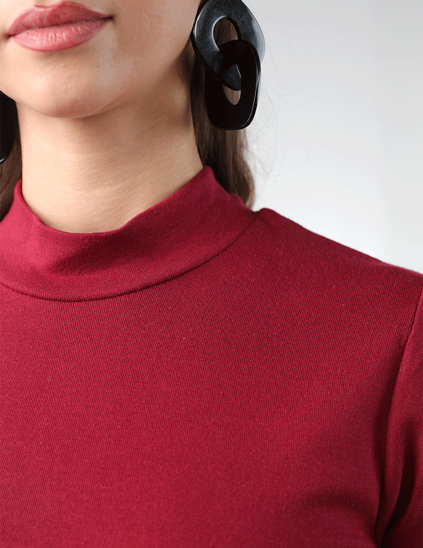 تي شيرت مضلع برقبة عالية