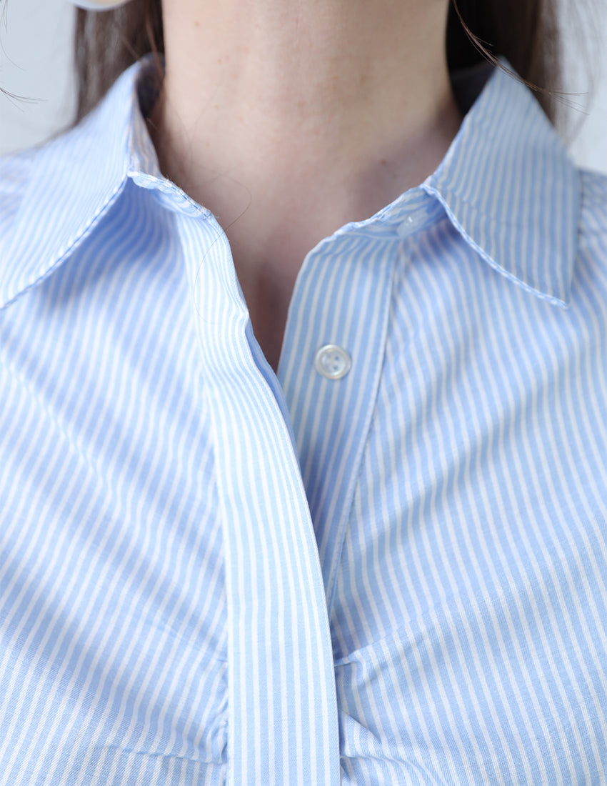 قميص بتفاصيل في الأمام