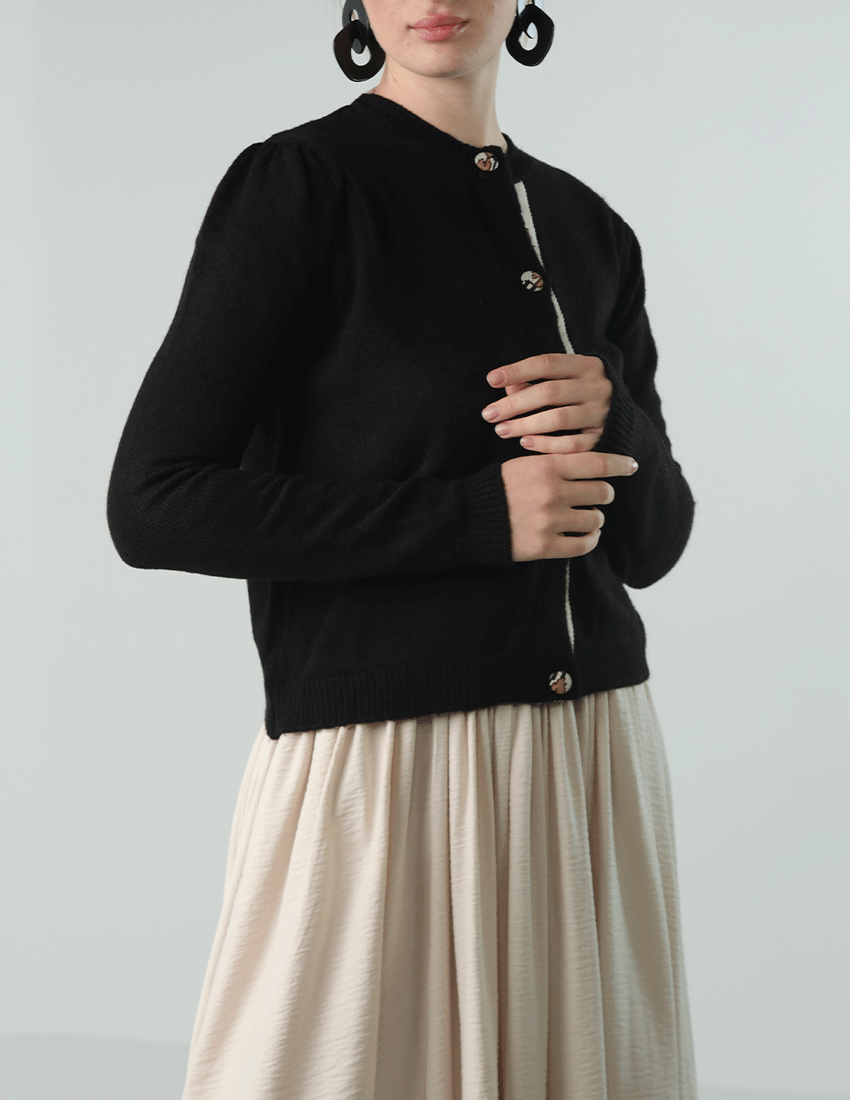 Tricot Buttoned Cardigan with Crew Neckline