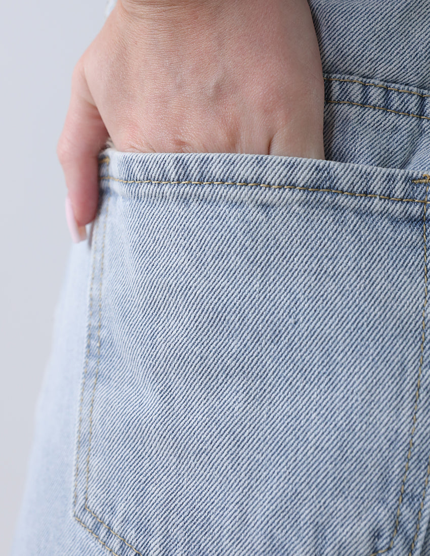 جينز باهت بخصر مرتفع