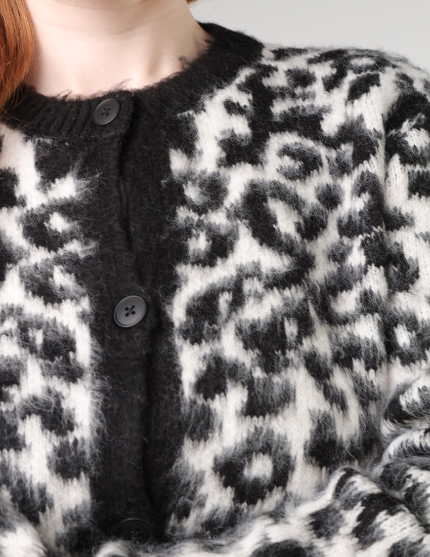 كارديجان أبيض بنقشة جلد النمر