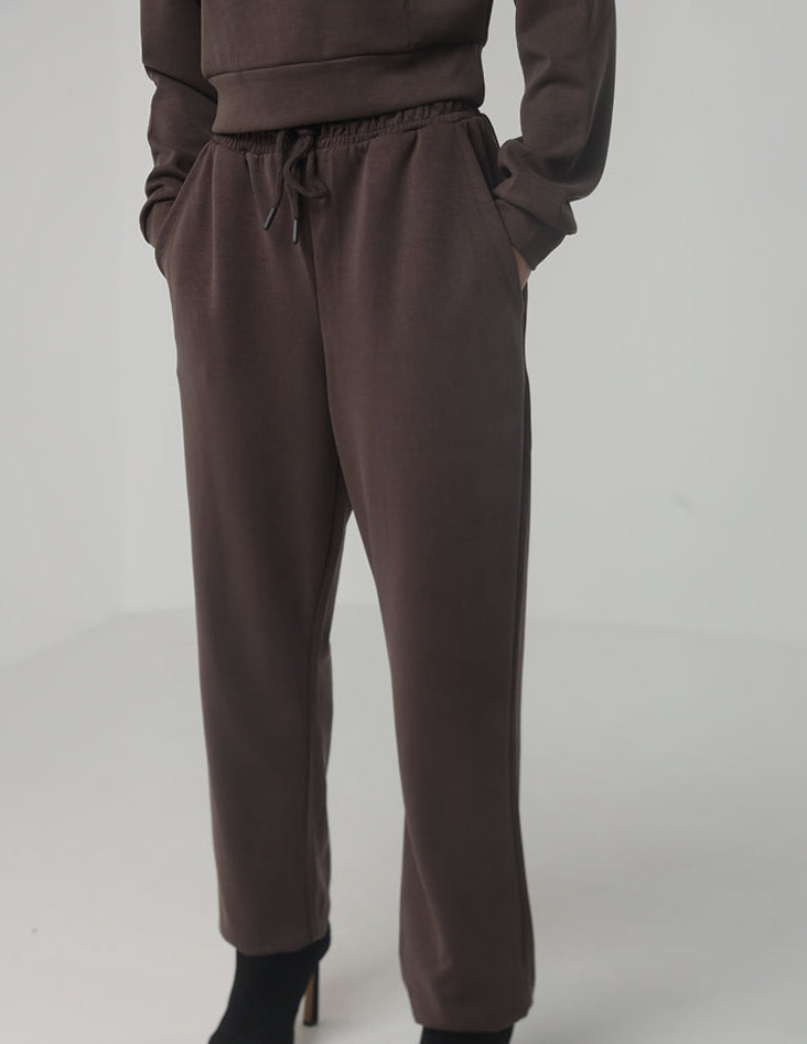 بنطال رياضي برباط وساق مستقيمة