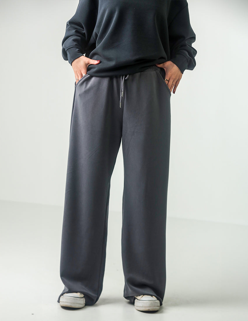 بنطال رياضي بقصّة مستقيمة