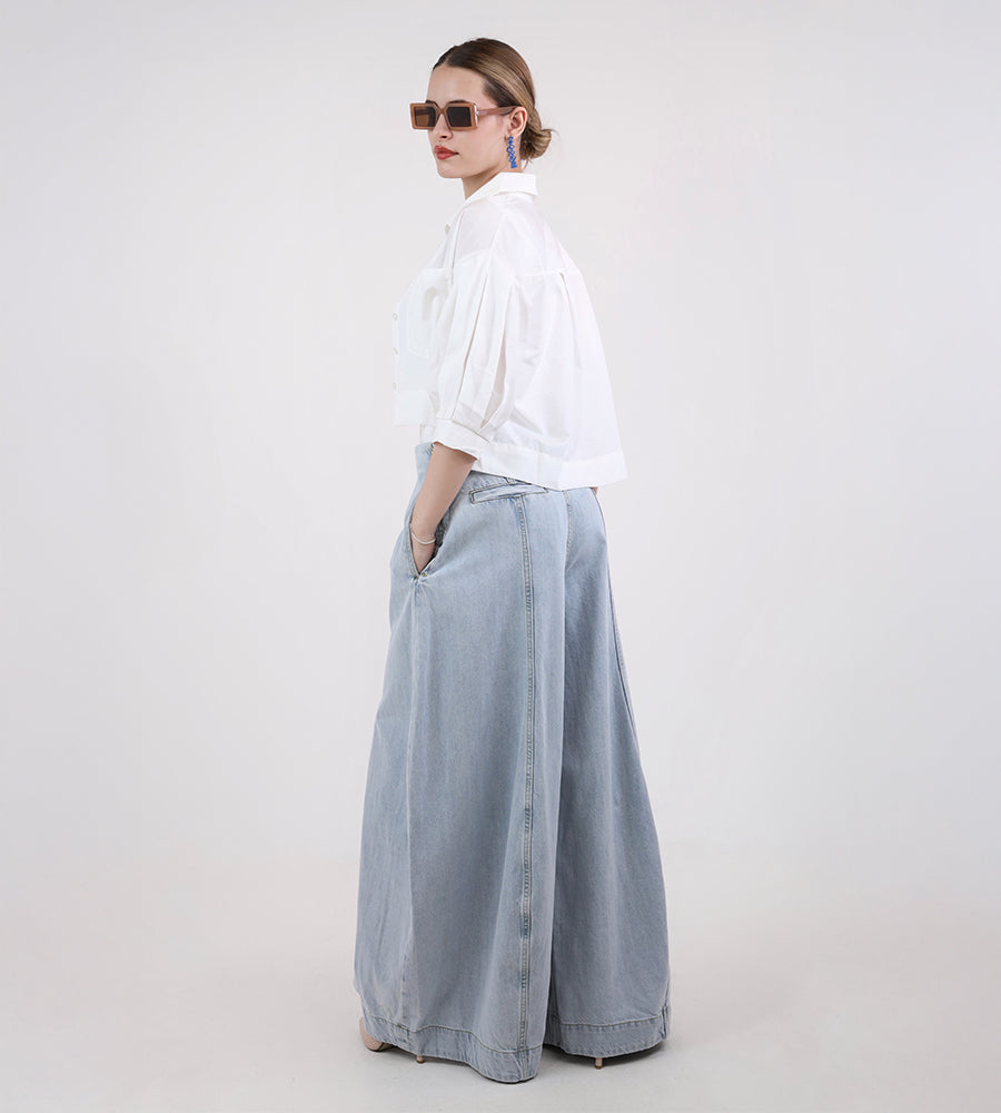 Balloon jeans with a center line