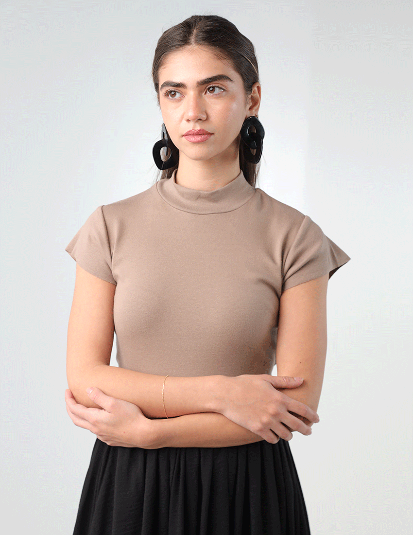 تي شيرت مضلع برقبة عالية