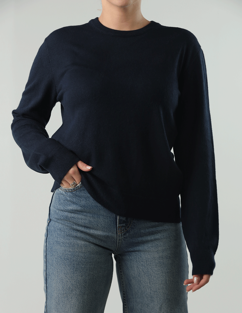 سترة تريكو بفتحة رقبة دائرية