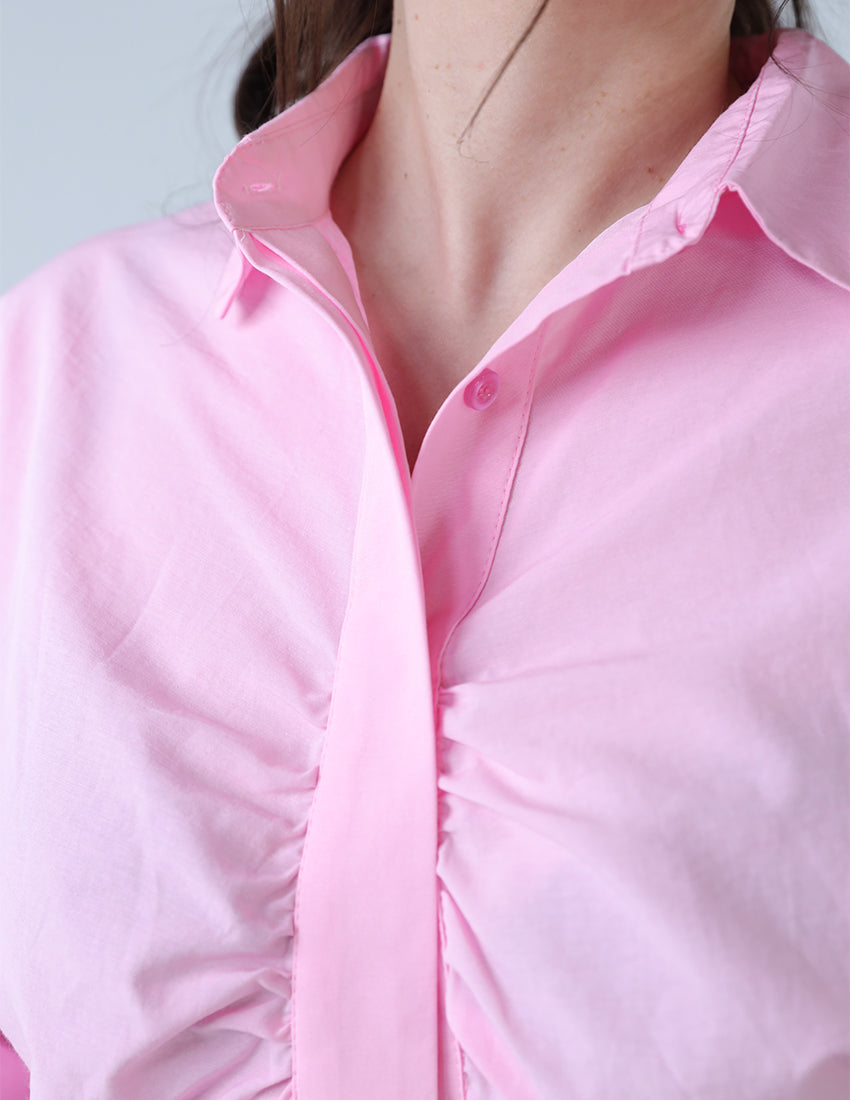 قميص بتفاصيل في الأمام