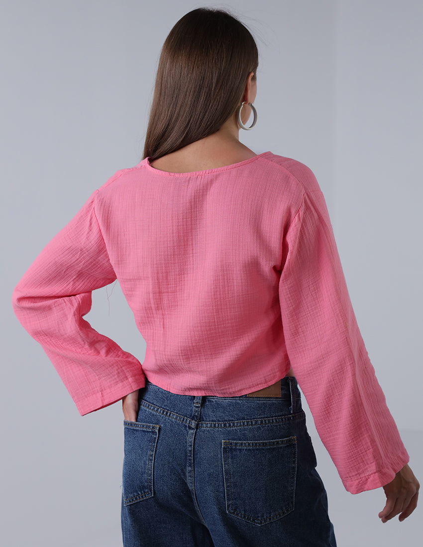 بلوزة قصيرة بربطة عنق