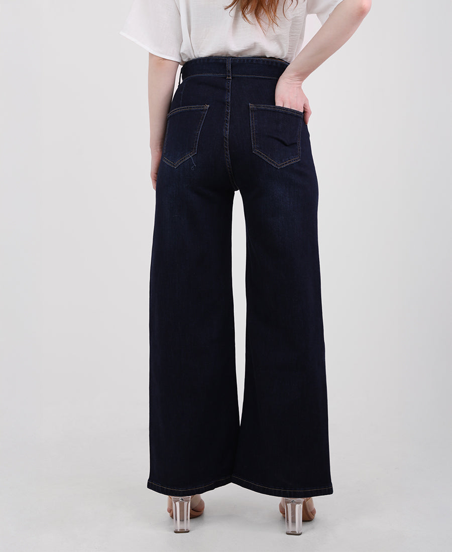 Wide leg jeans with a belt and diagonal seam