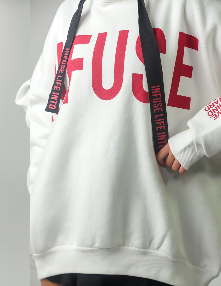 هودي مطبوع باللون الأبيض