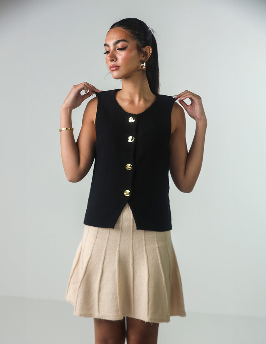 سترة تريكو بدون أكمام بأزرار ذهبية