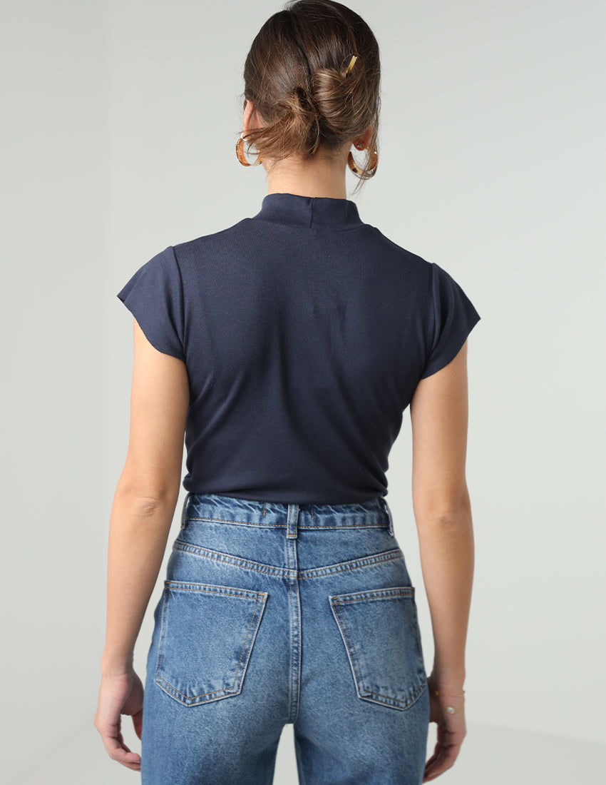 تي شيرت مضلع برقبة عالية