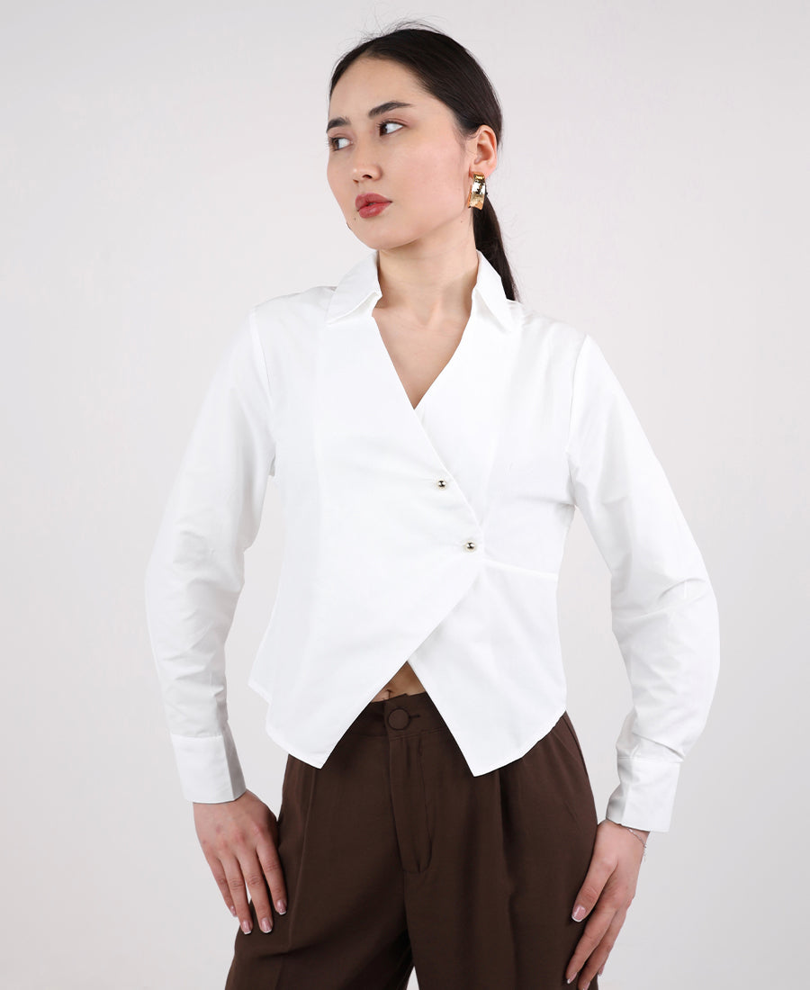 Cropped shirt with slanted buttons