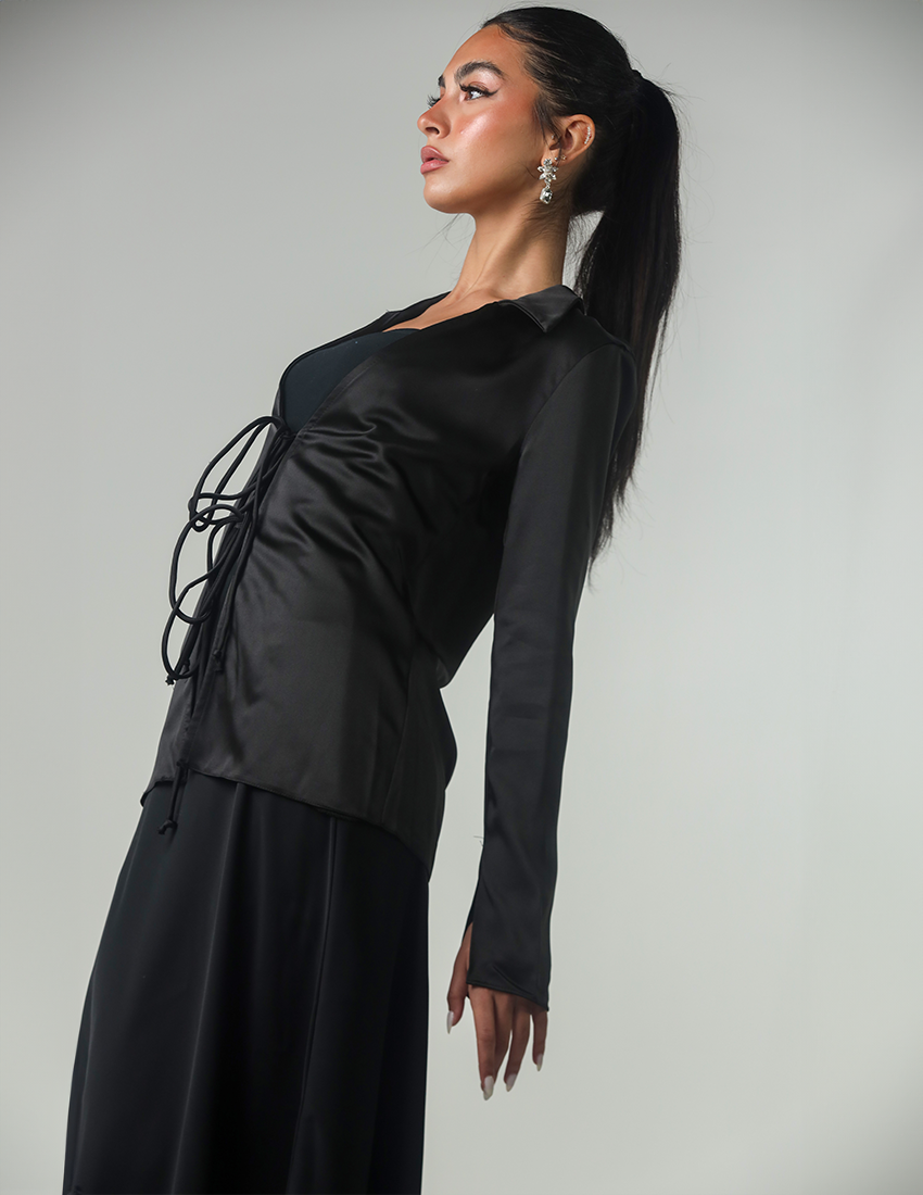 بلوزة ساتان مع حبال