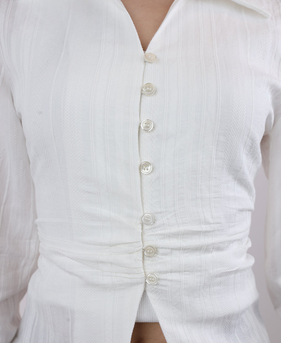 Fitted shirt with striped buttons