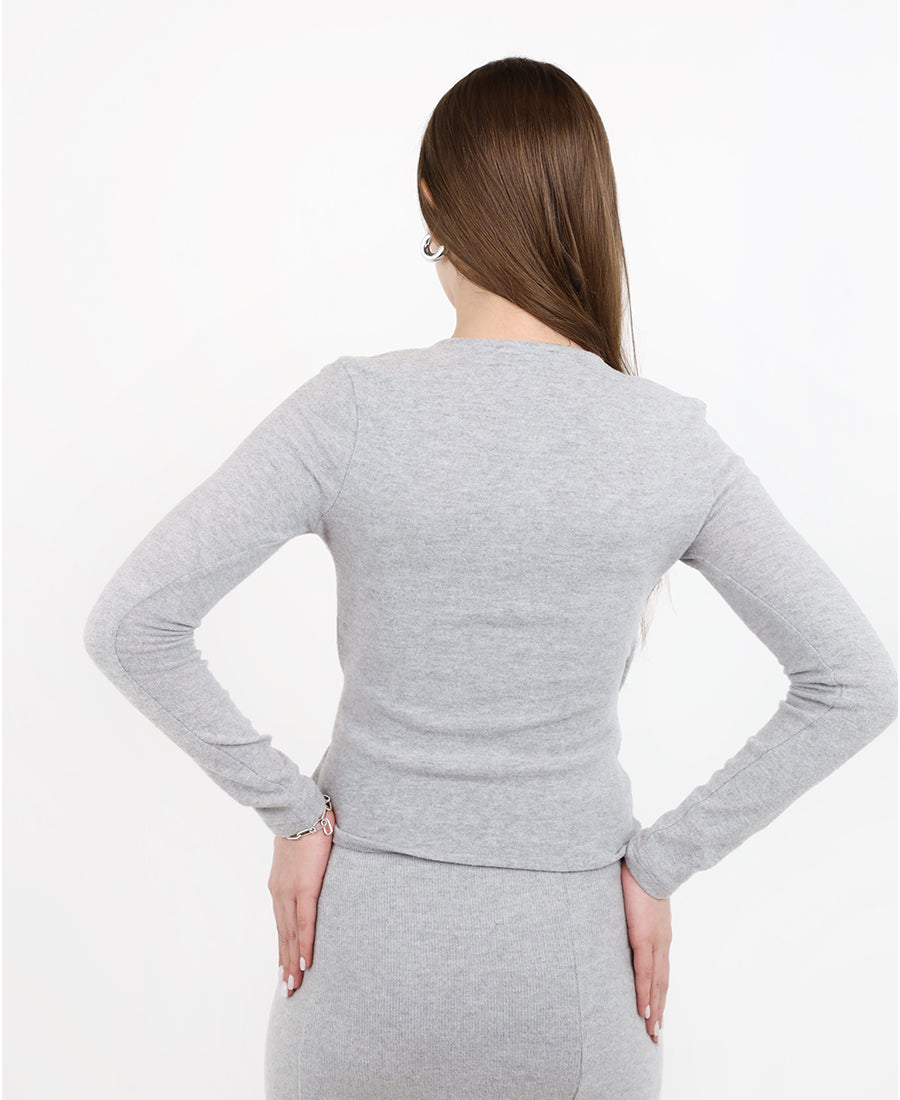 Tight blouse with a ring waist