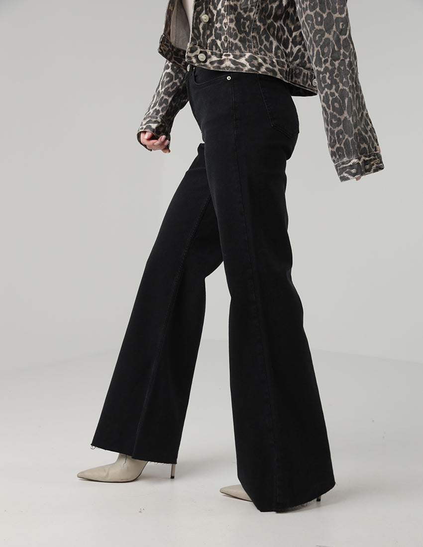 بنطال جينز أسود واسع بخصر عالٍ