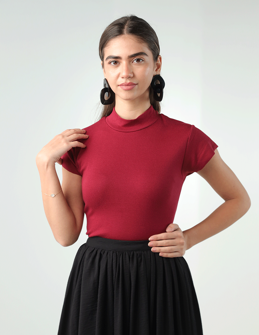 تي شيرت مضلع برقبة عالية