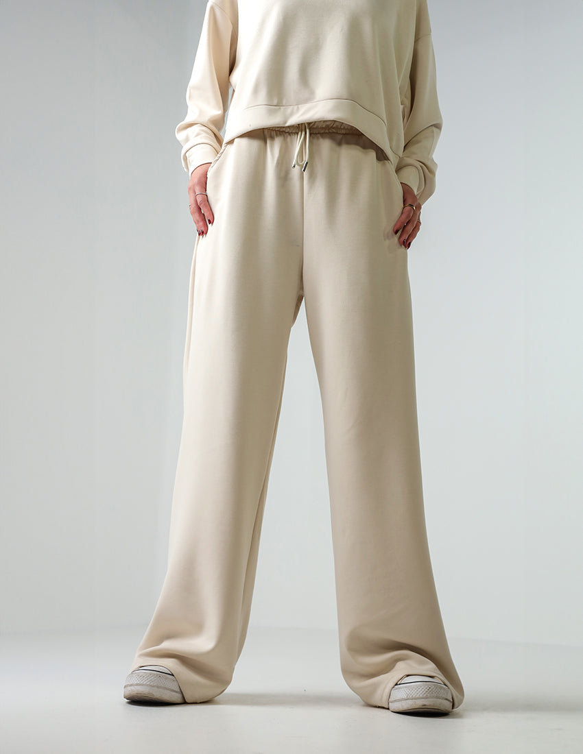 بنطال رياضي بقصّة مستقيمة