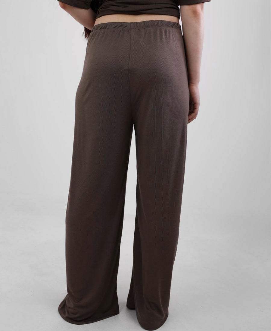 Sweatpants with elastic waistband
