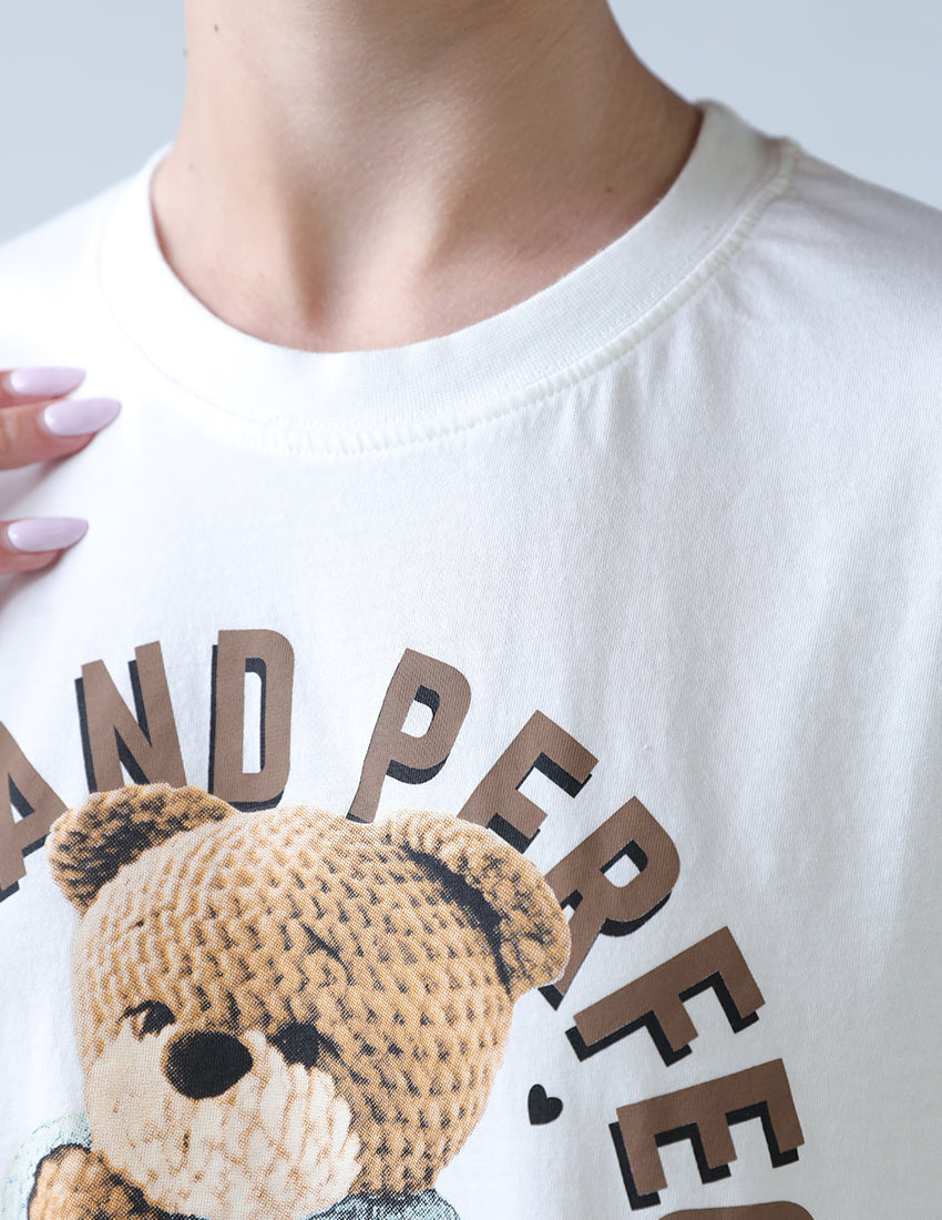 T-shirt with a bear print and words