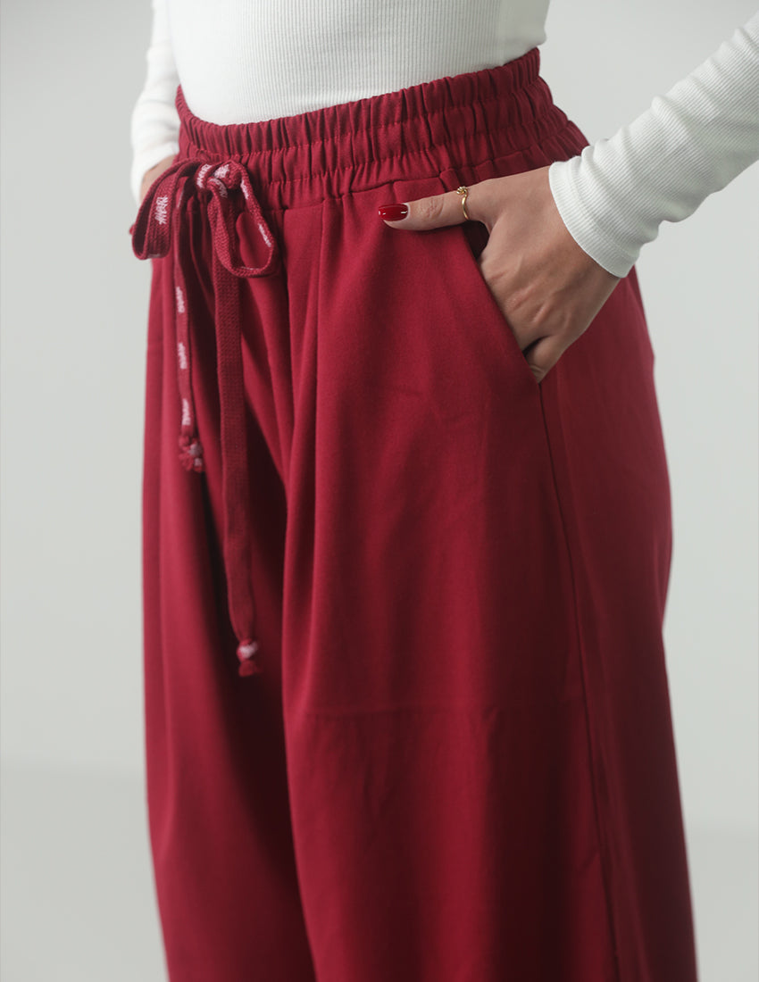 بنطلون قماشي واسع الساق مع حبال للخصر