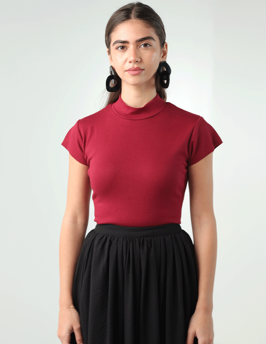 تي شيرت مضلع برقبة عالية