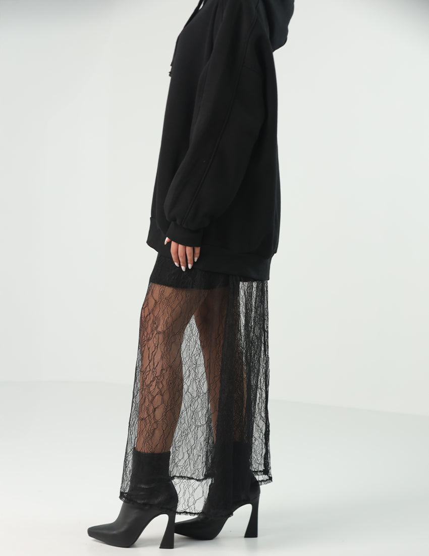 تنورة من الدانتيل الأسود الشفاف