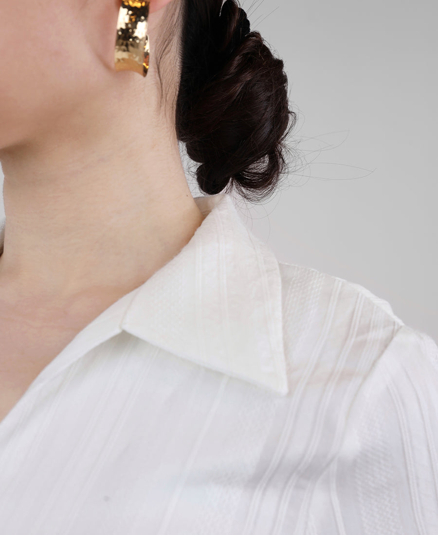 Fitted shirt with striped buttons