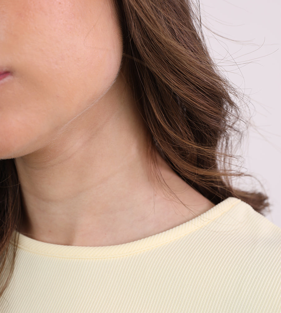 T-shirt with gold brooch waist
