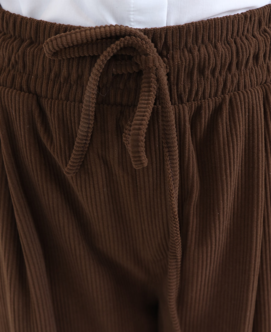 Striped trousers with an elastic waistband