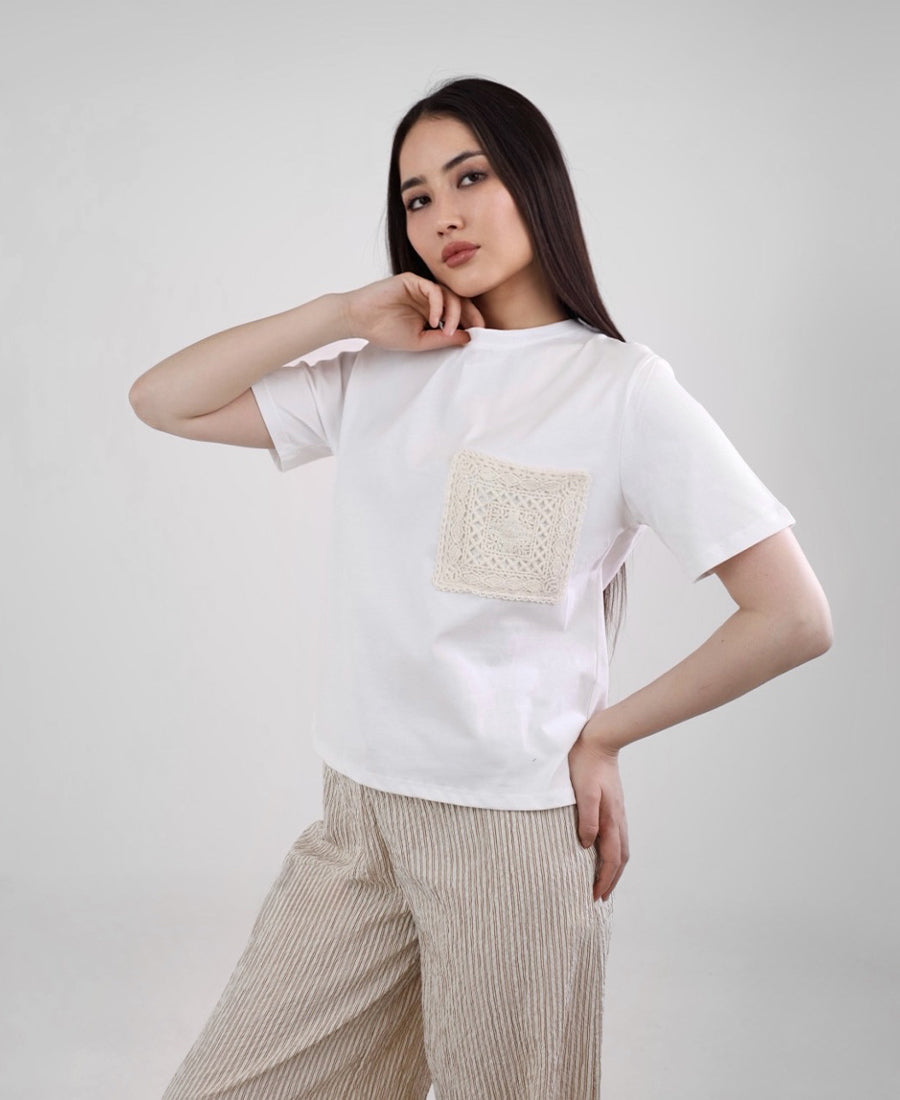 White T-shirt with tricot pocket