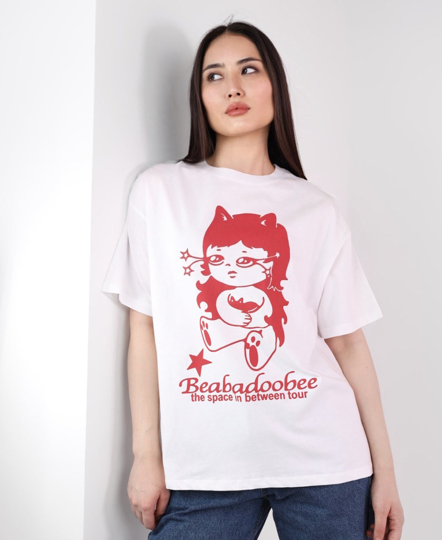 Red star girl over size T-shirt with writing on the back