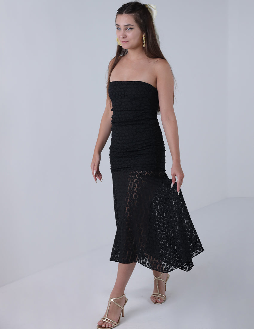 فستان ميدي بدون حمالات مع تفاصيل مقصوصة