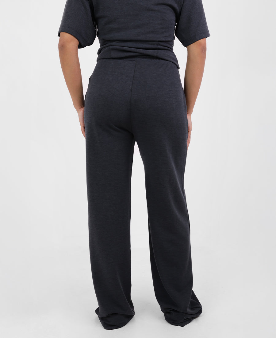 Straight cut pants with elastic waist