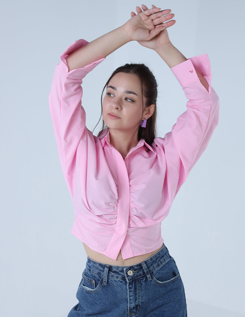 قميص بتفاصيل في الأمام