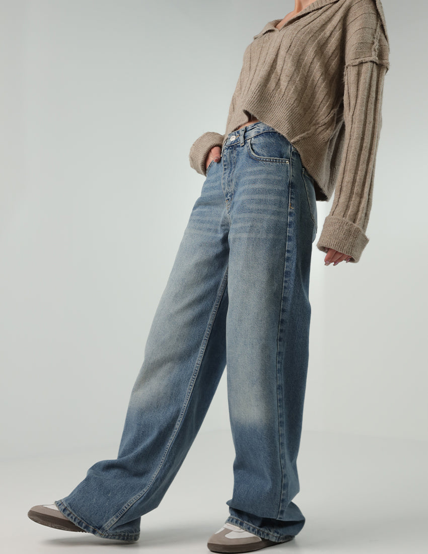 Straight-Cut High-Waist Jeans with Contrast Blue Shades