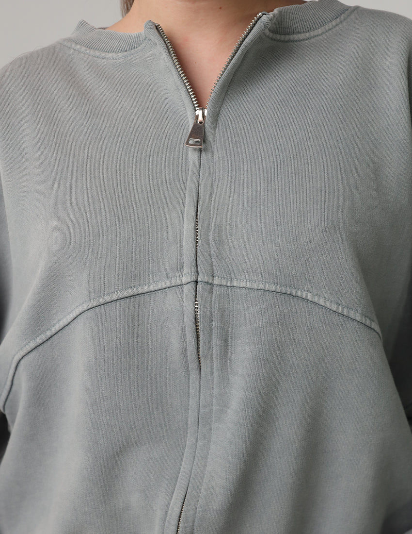 بدلة رياضية رمادية