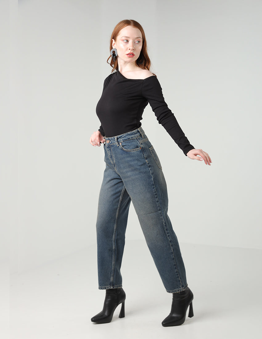 High-Waist Mom Jeans in Mid-Blue